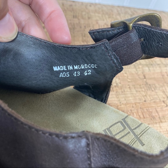 Dansko Men’s Brown Leather Sandals - Picture 9 of 9